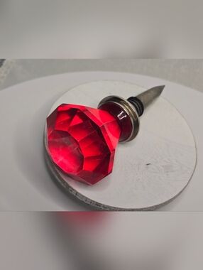 Ruby Red Faceted Glass Diamond Shape Wine Bottle Stopper  [ Read Details ]